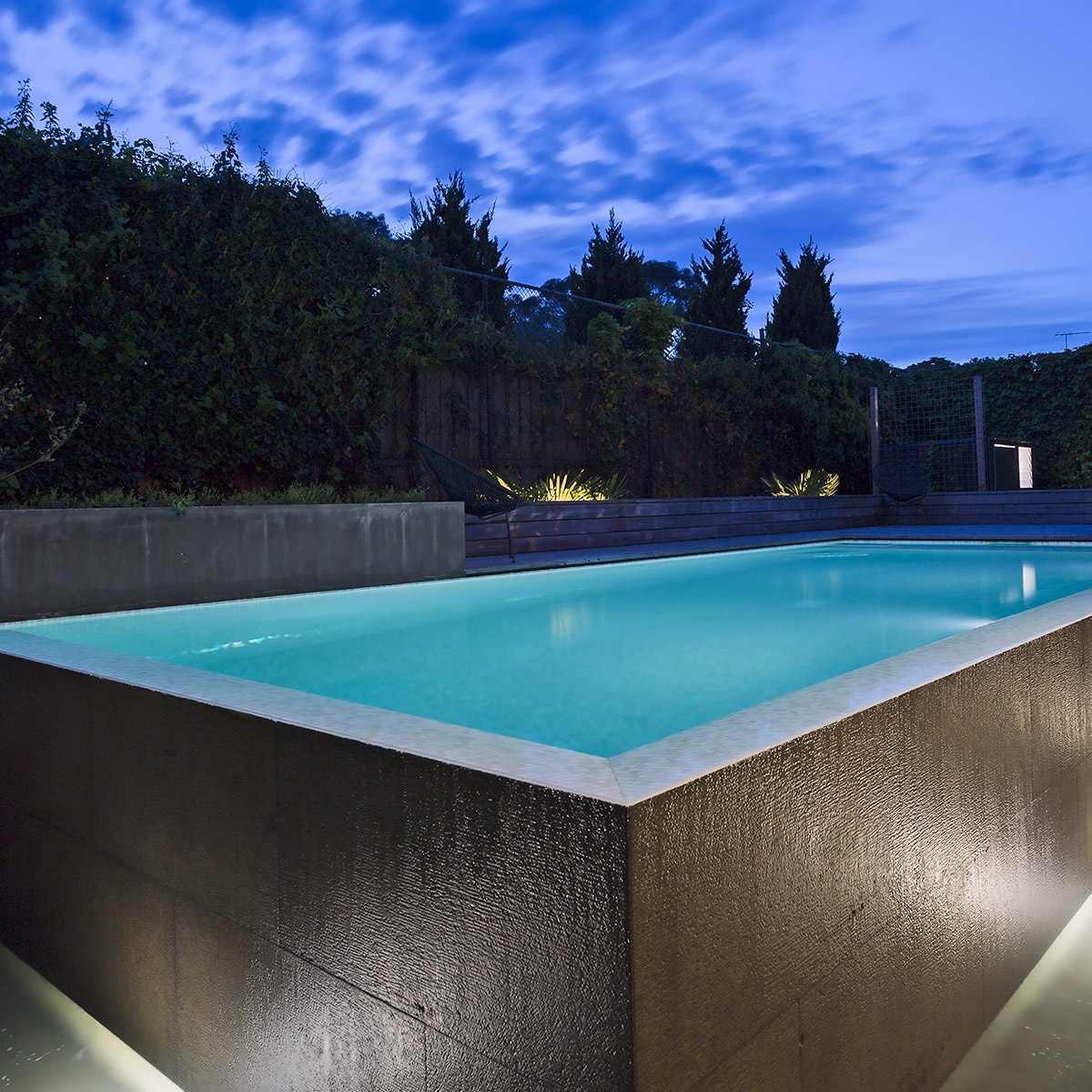 Concrete swimming pool